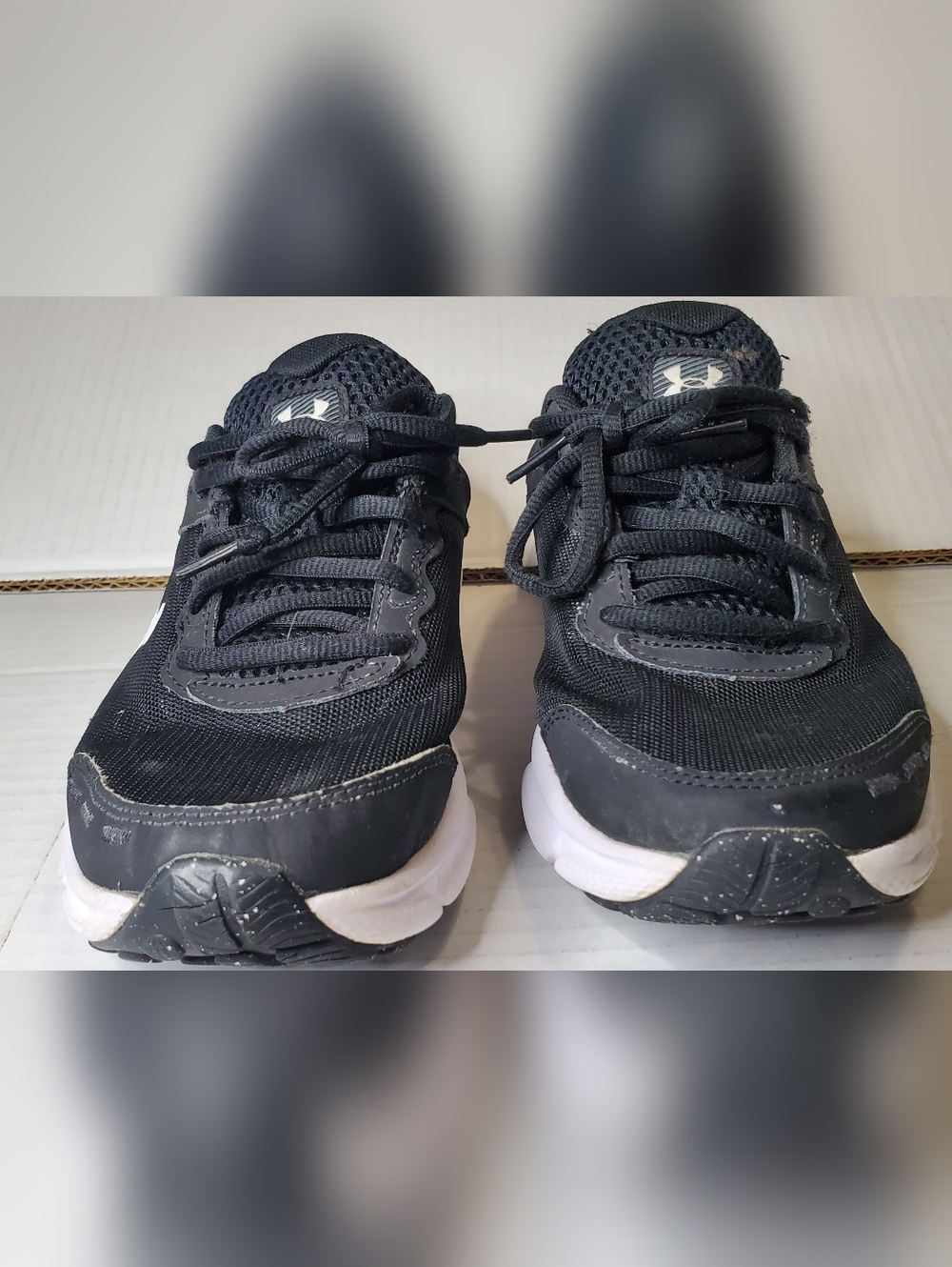 Under Armour  Black and White Running Sneakers Mens 7.5